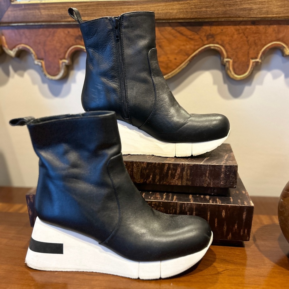 Paloma Barcelo Black and White Heeled Boots